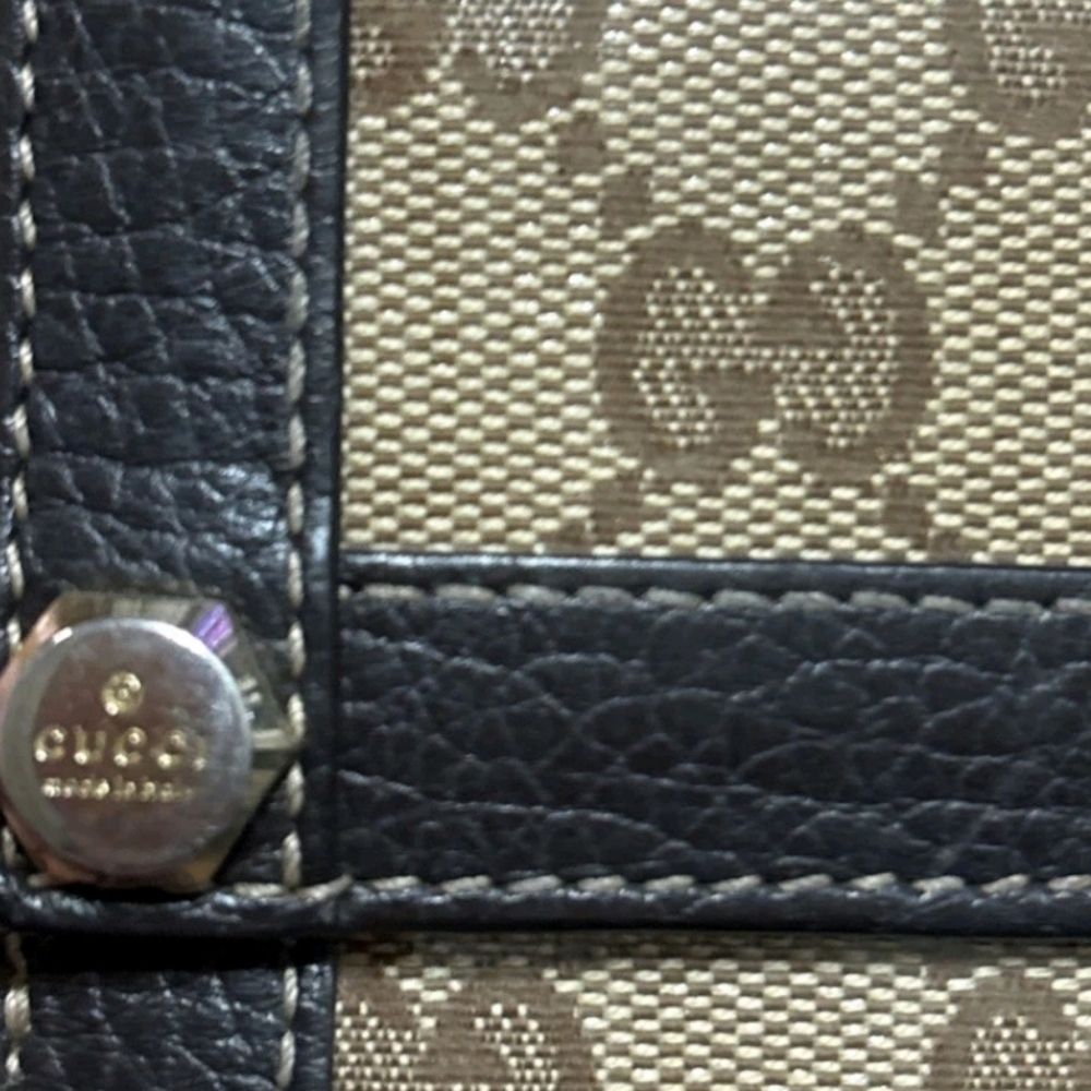 Authentic Vintage Gucci Beige and Dark Brown Women's Wallet - Picture 7 of 7